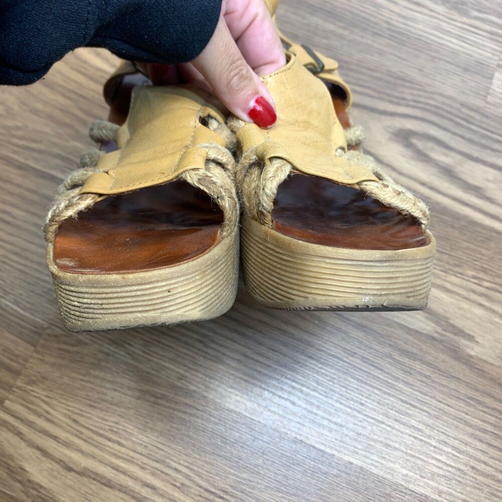 1970's FAMOLARE Womens Vintage Shoes Sandals Heels Rubber Wavy Wedge Size 6 - Picture 5 of 11